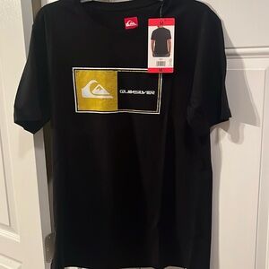 NWT Mens Quicksilver brand tee. Size Medium